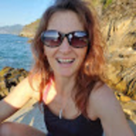 Meet your Posher, April - Picture 1 of 1